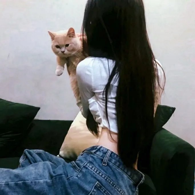 背鸭子的男孩